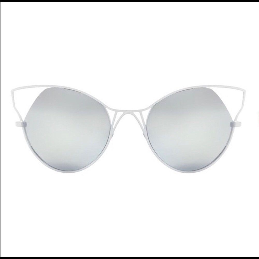 🕶TOPFOXX INDECENT CATEYE SUNNIES 🕶 - Picture 3 of 5